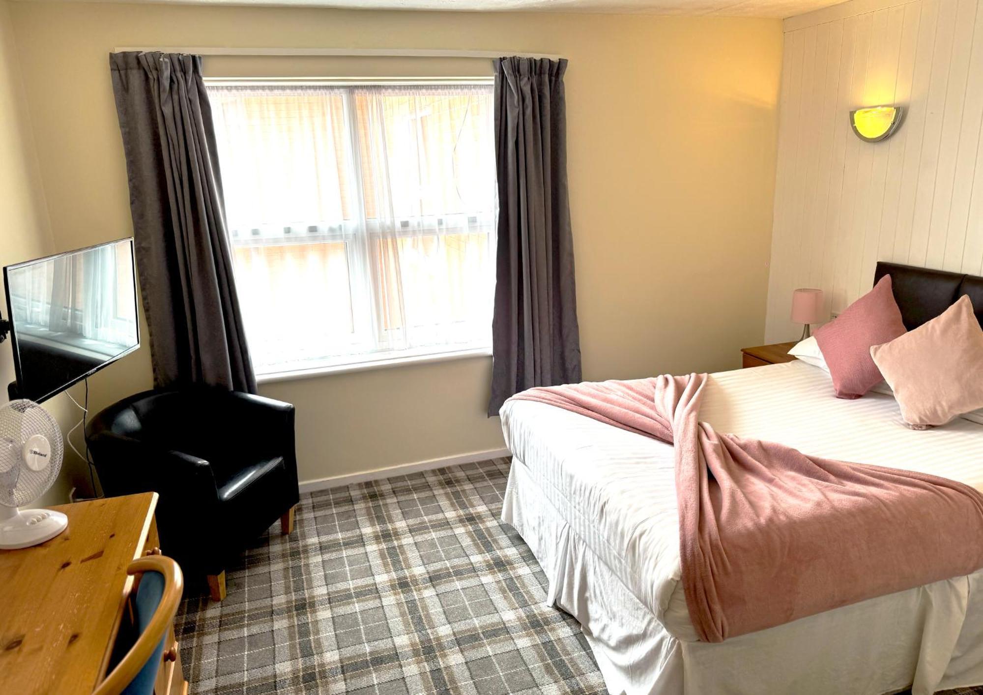 Woodham Ferrers The Oakland Hotel מראה חיצוני תמונה