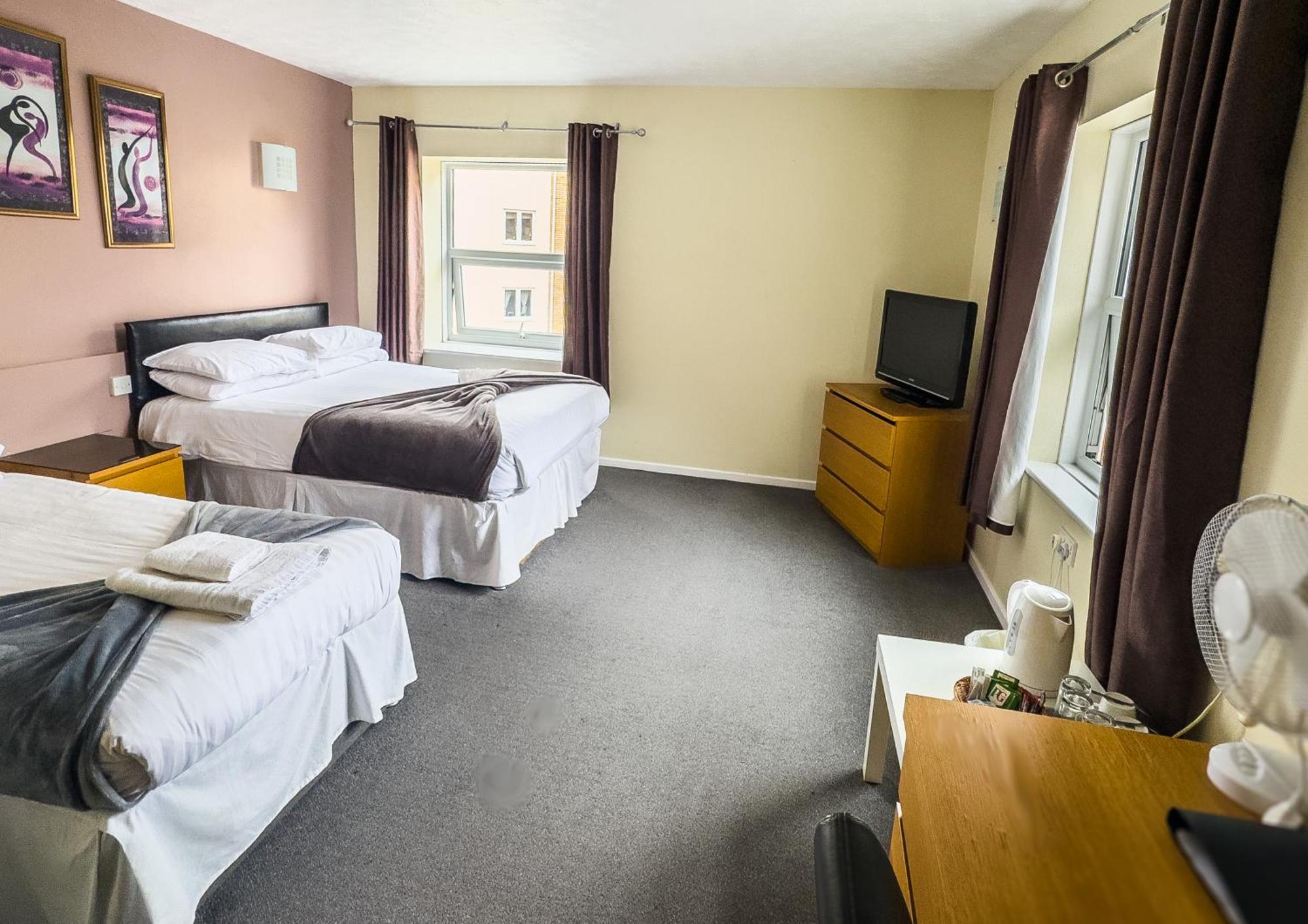 Woodham Ferrers The Oakland Hotel מראה חיצוני תמונה
