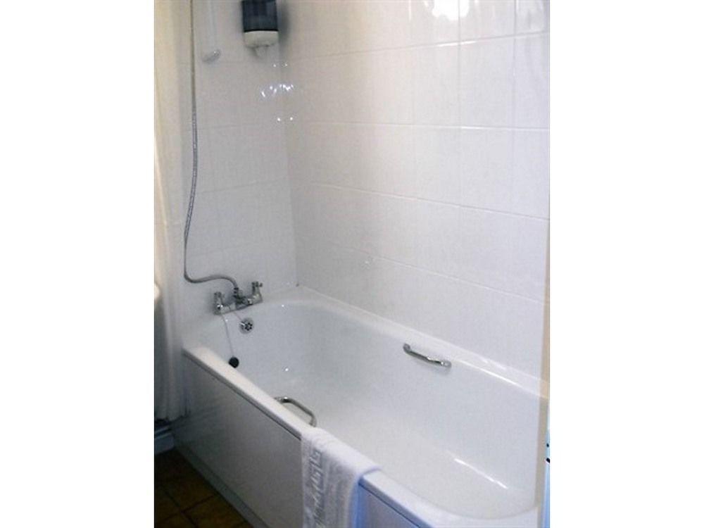 Woodham Ferrers The Oakland Hotel מראה חיצוני תמונה